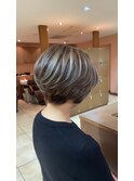 ショートボブ×ハイライト×グレージュ