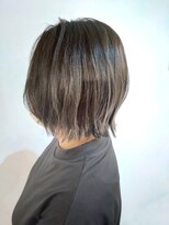 ツムグ 代官山 中目黒(TUMUGU)&nbsp;アッシュグレージュくびれミディ外ハネボブシアーカラー