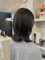 キャアリー(Caary)&nbsp;福山美容室caary レイヤー外ハネミディサイドバング透明感50代