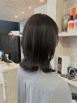 キャアリー(Caary) 福山美容室caary レイヤー外ハネミディサイドバング透明感50代