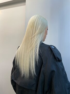 ヴァーディ オモテサンドウ(Vardy omotesando) blonde/金髪 ブロンド 抜きっぱなし