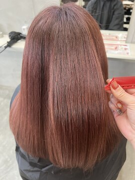 シロ(SHeIRO) 【透明感ピンク × 美髪ストレート】