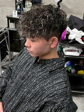 イーラ(era) スペインカールパーマ/メンズ/刈り上げ/眉毛/ツイスト