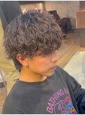 渋谷波巻きスパイラルパーマシャドウパーマメンズセンターパート