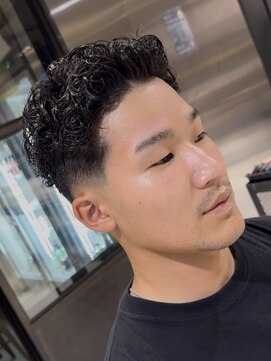 フランクスバーバーザスタンド(Frank’s barber the stand) サーフカール/スパイキーショート/フェザーパーマ/飯田橋E