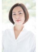 【上品な大人を演出する、前下がりショート】