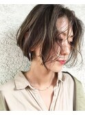 ハーフハイライトのショートボブ