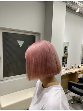 イリ 梅田(ili) ピンクカラー