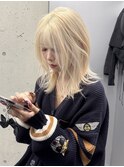 ミディアム　やる巻き　ホワイトブロンド