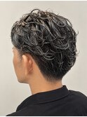 大人メンズのゆるめツイストパーマ