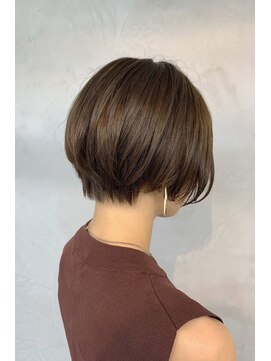 ヌイ 横浜(nui) くびれショートボブ_マニッシュショートネイビーカラー