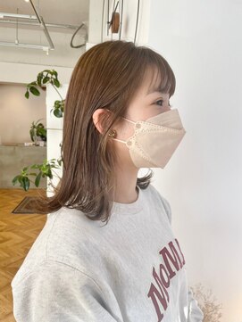 コンムオーベレ(COMMUOVERE) 上品な透明感たっぷりベージュ