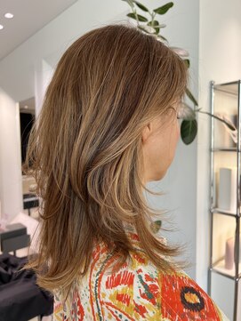 ステア ケース(stair case) 血色アップゴールドベージュ 白髪ぼかしハイライト 40代50代60代