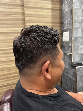 銀座マツナガ 神田店 30代40代周りと差がつくイケおじフェードパンチパーマ