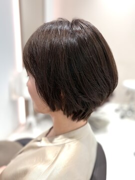 アンベリールフルー(EMBELLIR fleur) 大人ショート×艶カラー