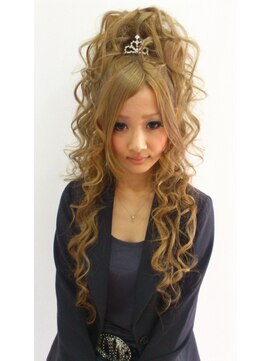 ラチャウ(La.Ciau) ティアラハーフアップ盛り