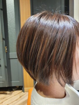 レヴィ(Levie) エアリー前下がりショート 担当山下