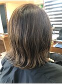 動きのある外ハネスタイル