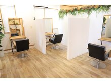 一席ごとに仕切りがあり、周りを気にせず過ごして頂けます♪