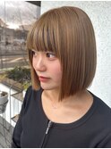 丸みボブ 縮毛矯正 切りっぱなしボブ ハイトーンベージュ 艶髪