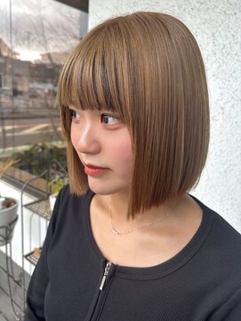 ベルフェミンアプレ(Belle femin Apres) 丸みボブ 縮毛矯正 切りっぱなしボブ ハイトーンベージュ 小顔