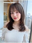 20代に人気!顔周りの後れ毛がかわいいシャギーレイヤーロング