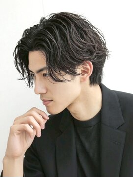 ヴェイン 渋谷(vain) 黒髪パーマ　センターパート　ニュアンスパーマ