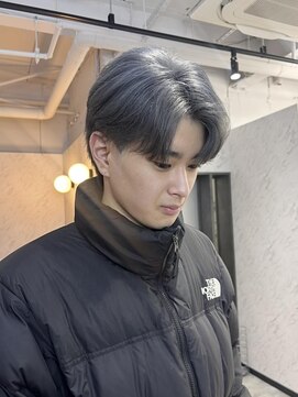 オム ブランシェ(HOMME BLANCHE’) 【Natsuki】センターパートシルバーアッシュ