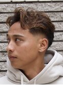 短髪フェード+ルーズパーマ