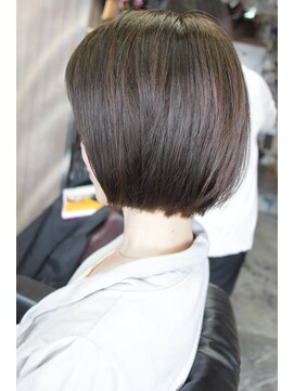 オーバーキャプテンネイキッド(OVER CAPTAIN NAKED) 【カットデザインオーダーＮＯ．１】骨格補正補正ラウンドボブ