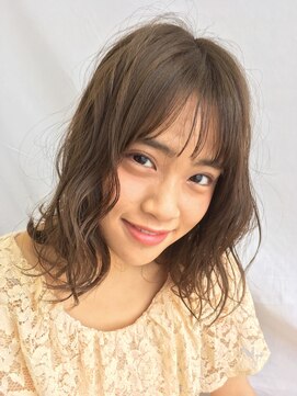 チェルシー 表参道 学生限定　ミディアムのボブも「頬から下パーマ」