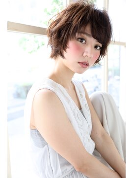 マドゥー(Madu) 暗髪クールショート
