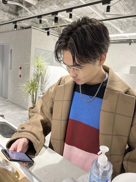 キートス(Kiitos) 極細ハイライト×避けバングセンターパート