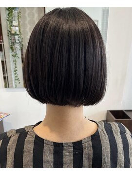 アンリ(anri) 前下がりボブ