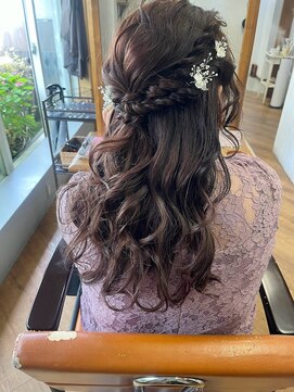 ラビリンス(Labyrinth) ロングヘア／毛量多い方のヘアアレンジ／ハーフアップ