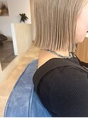 ブロンド切りっぱなしボブ
