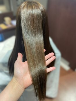 オルサ(orsa)の写真/大人女性の魅力を最大限に引き出すカラーをご提案。低刺激で頭皮にも優しく、透明感と艶のある仕上がりに♪