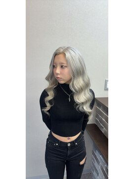 エミーバイモアムー(Emmie byMoremuu) 【あいり】ホワイトシルバー