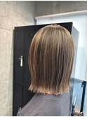 ハイライト×切りっぱなしボブ