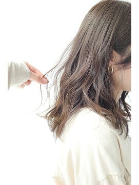 フェリア 池田(FERIA) 【FERIA 池田】ナチュラルなカーキグレージュ