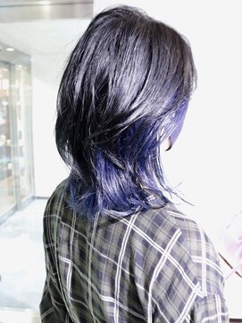 ロリム(RorriM) ウルフカット　レイヤーカット　サファイアブルー ダブルカラー