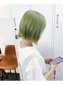イコ 表参道原宿(ico) 切りっぱなしボブ × ペールグリーン 「ブリーチ２回」