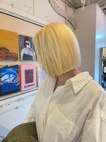 ルーム(Loom.)&nbsp;ダブルカラーブロンドミルクティーミニボブハイライトブリーチ