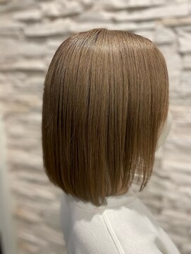 トータルビューティサロン シェリ(total beauty salon cheri) ハイトーンベージュ×切りっぱなしミニディ