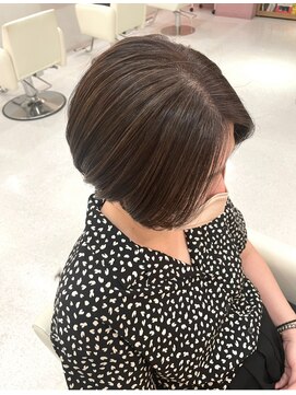 リップス デリコ(LIPS derico) 【白髪ぼかしハイライト】　 施術前の写真は右にスワイプ