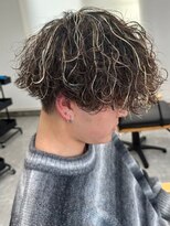 フゥ 宇都宮(FeU) 波巻きスパイラルパーマメンズマッシュウルフカットメンズパーマ