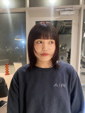 ニト(nito) 重めbangsに顔周りレイヤー