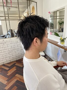 ヘアーアンドメイクアップモパ スパイキーショート