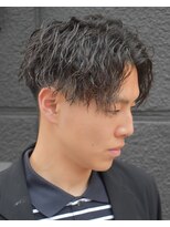 フリーク バーバーショップ 都島店(FREAK BARBER SHOP) 黒髪縦落ちツイストスパイラルパーマツーブロックセンターパート