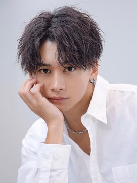 リップス 横浜(LIPPS) 縦落ちツイストスパイラルセンターパート